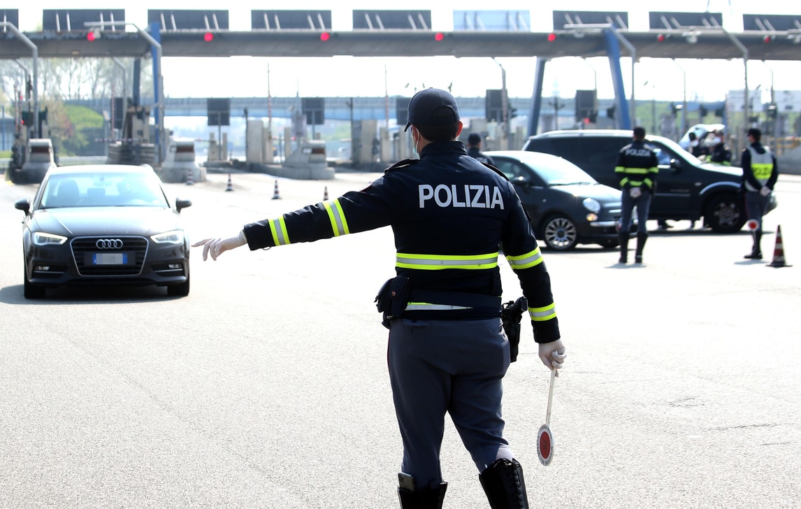 Coronavirus, controlli e posti di blocco anche in autostrada