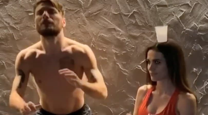 Lazio, Immobile e la sua Jessica: sfida d'equilibrio con il bicchiere