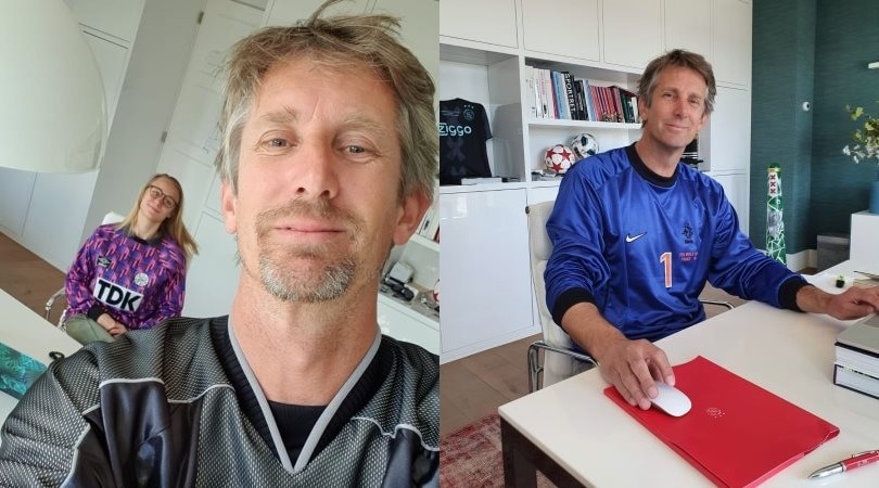 Van der Sar, smart working con le maglie di quando giocava