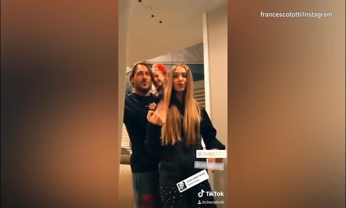 Francesco Totti ballerino con i propri figli