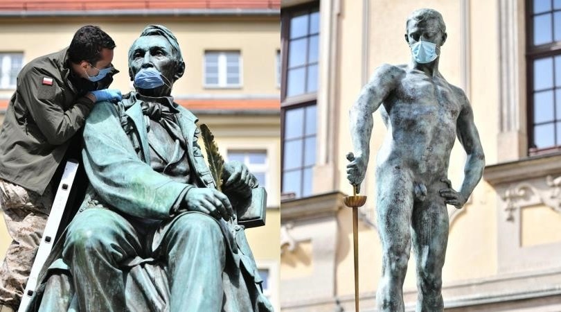 Coronavirus, in Polonia statue con la mascherina