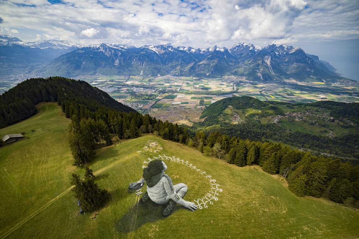 Coronavirus, l'emozionante Land Art "Beyond Crisis" sulle Alpi