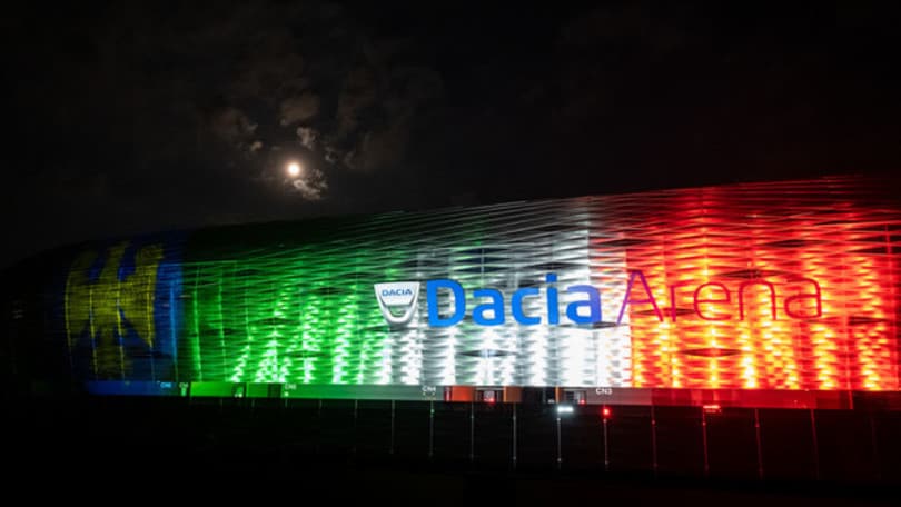 Udinese, Dacia Arena illuminata dal Tricolore e dall'aquila del Friuli
