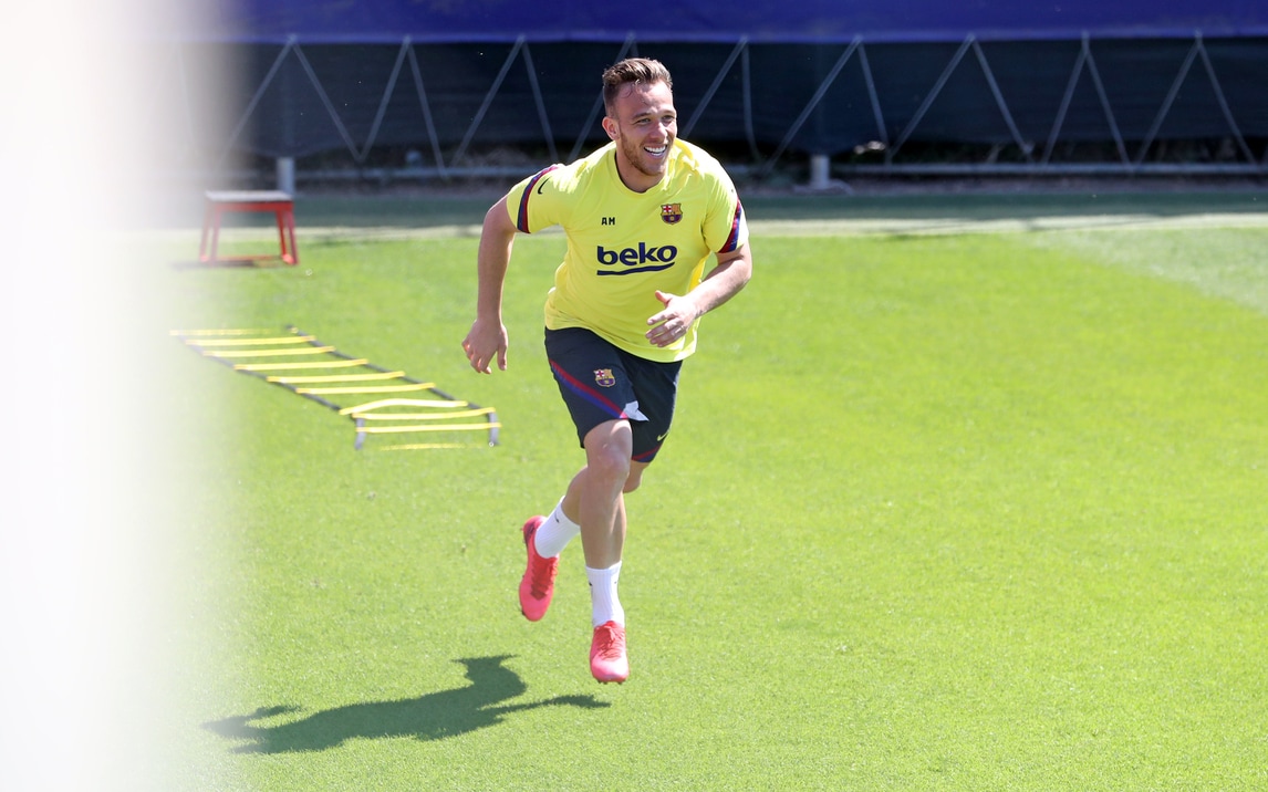Arthur, Juve o Barcellona? Intanto si diverte in allenamento