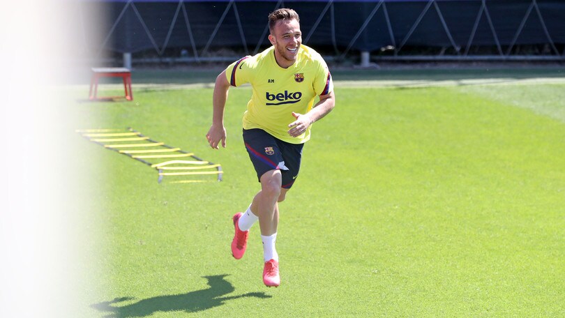Arthur, Juve o Barcellona? Intanto si diverte in allenamento