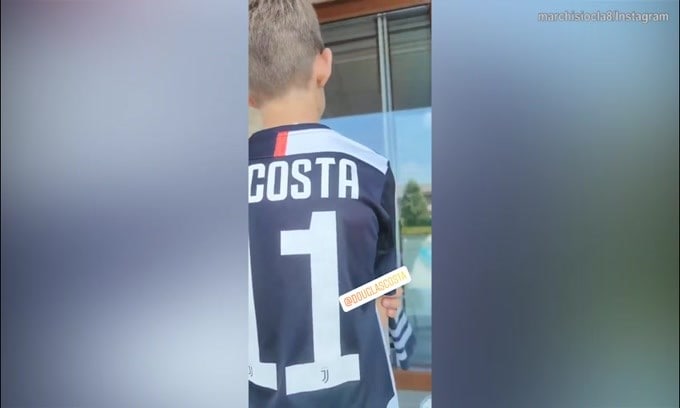 I figli di Marchisio indossano....le maglie di Douglas Costa e Dybala!