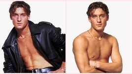 Totti, album dei ricordi. Ecco le foto da modello che tiene in camera