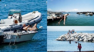 Fase 2 a Napoli: primi bagni di fronte a Castel dell'Ovo