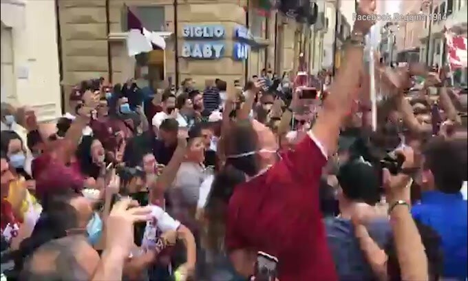 Reggina in B, festa senza mascherina