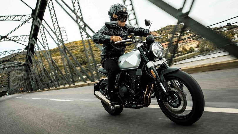 Brixton 500 Crossfire: svelata la piccola scrambler austriaca