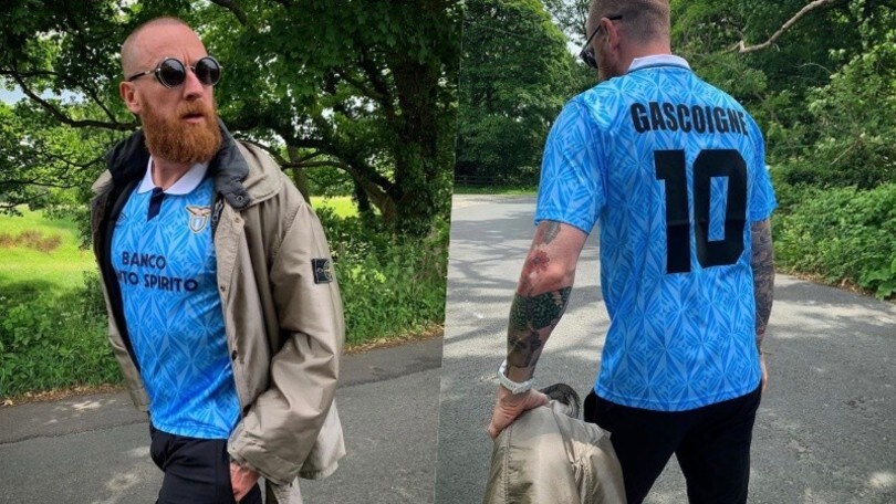 Lazio, un tifoso in più: Sir Bradley Wiggins posa con la maglia di Gascoigne