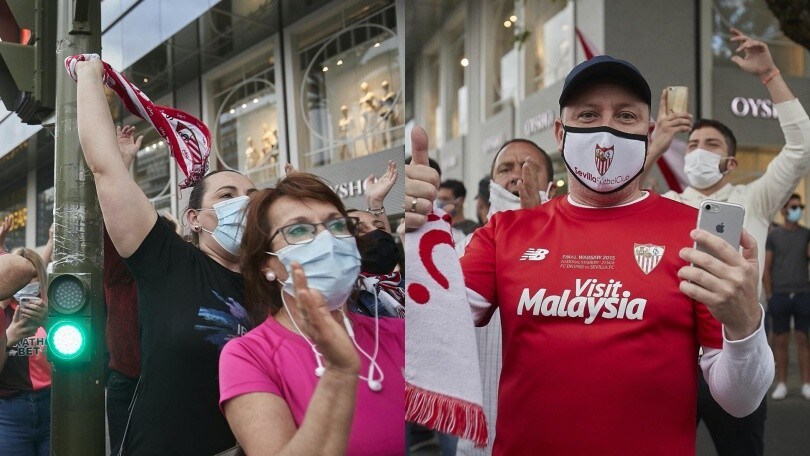 Riparte la Liga, tifosi del Siviglia per strada con la mascherina