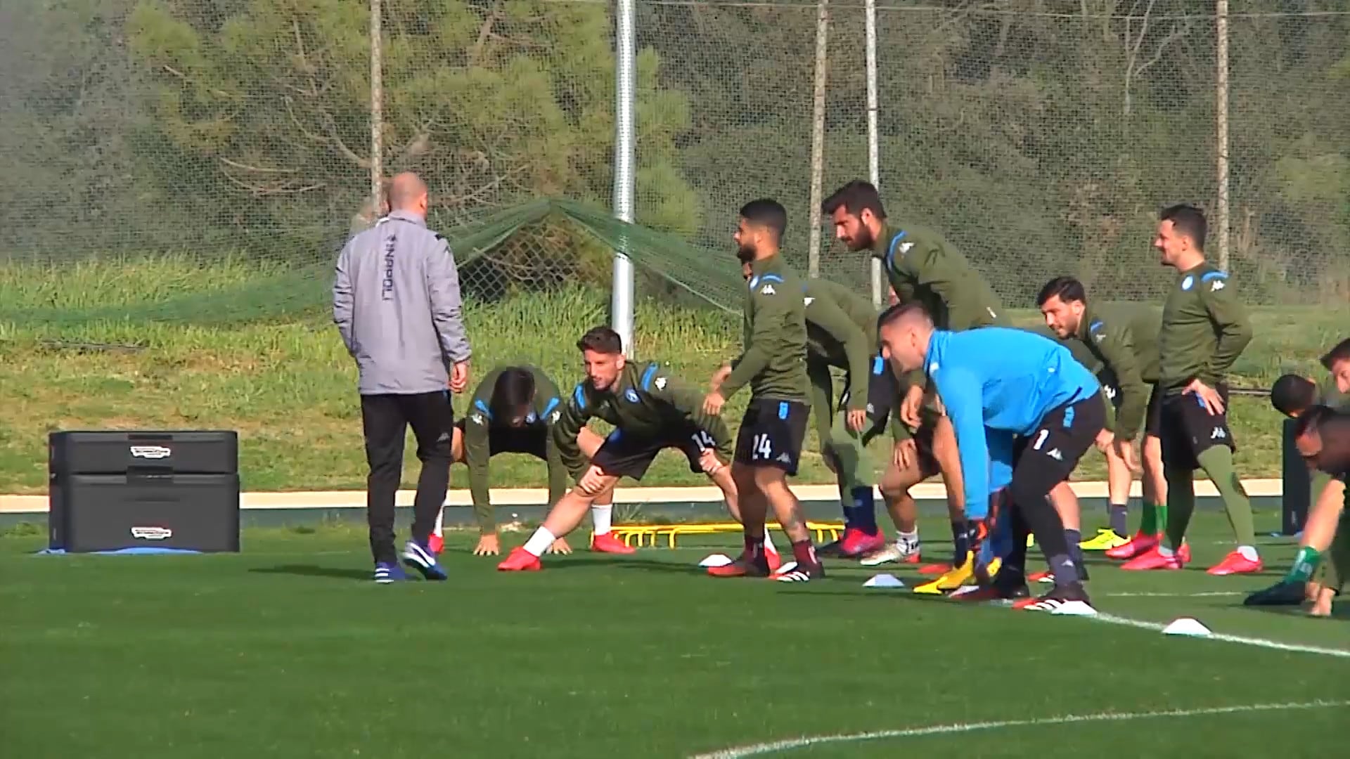 Napoli, maglia celebrativa per i 122 gol di Mertens