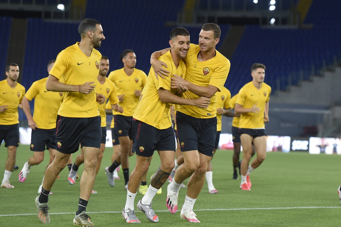 La Roma testa l'Olimpico di sera: Dzeko abbraccia Pellegrini