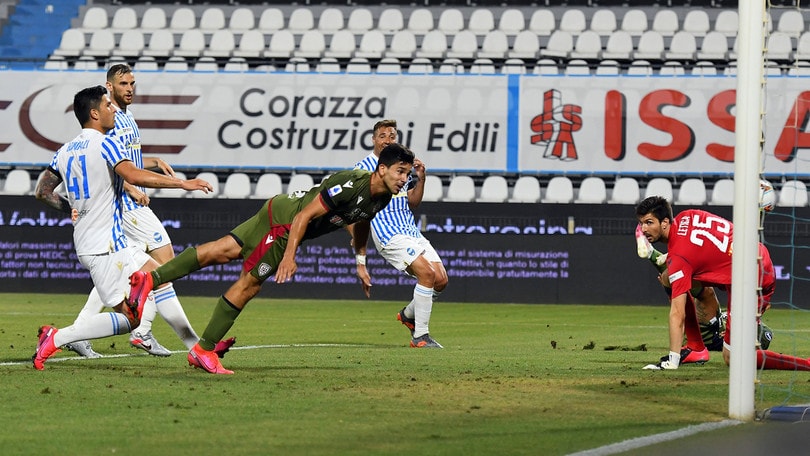 Simeone, che incornata in tuffo! Zenga affonda Di Biagio