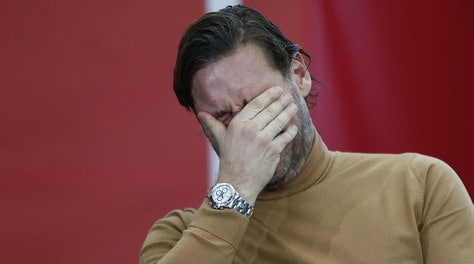 Roma, la solitudine di Totti. Il messaggio al padre: “Mi manchi“