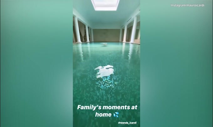Famiglia Icardi: momenti di relax tra piscina e cortile