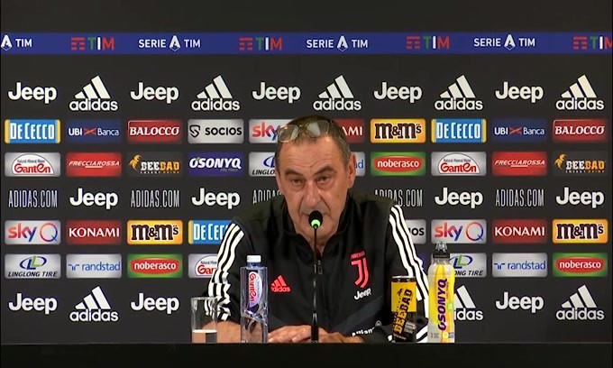 Sarri: "5 cambi? Esperienza nuova, quindi a rischio ca***a"