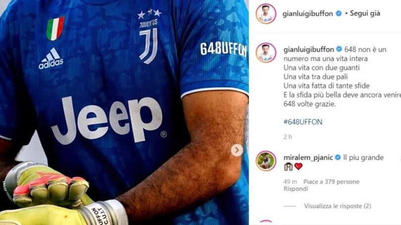 Juve, Buffon festeggia il record di presenze: