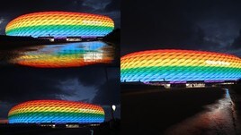 L'Allianz Arena si illumina, che spettacolo a Monaco di Baviera!