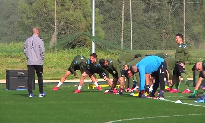 Napoli, contusione al gluteo per Mertens