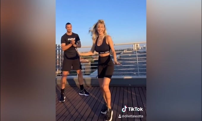 Diletta balla mentre Ibra...