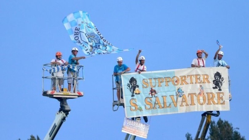Entella, tifosi affittano gru per vedere la partita col Cittadella