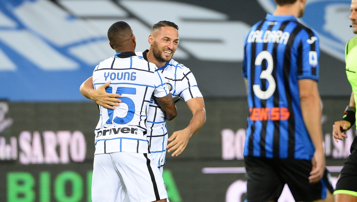 D'Ambrosio-Young, l'Inter supera l'Atalanta e si prende il secondo posto