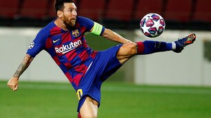Messi illumina il Barcellona, non basta il cuore al Napoli