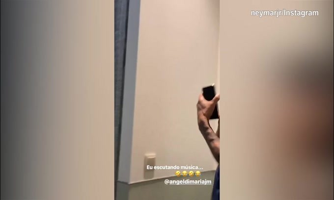 Psg, il buon umore non manca: ecco Neymar cantante!