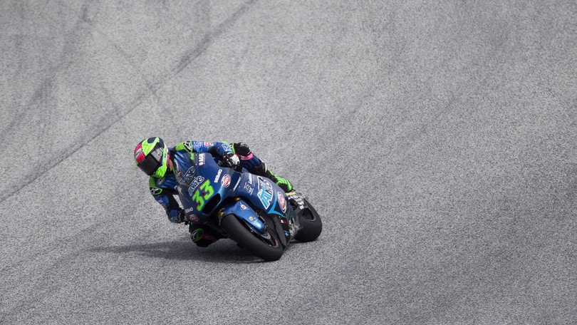 Moto2, Gp Austria: caduta terribile per Syahrin, portato via in ambulanza