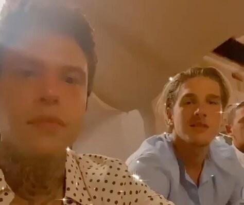 Roma, Zaniolo e Fedez a cena insieme in Sardegna