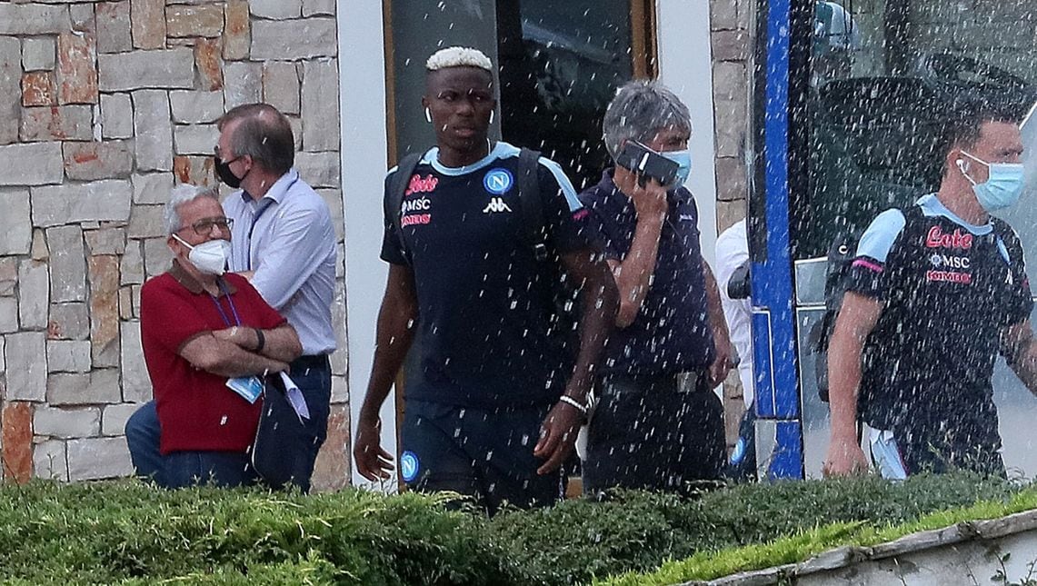 Il Napoli arriva in ritiro: gli occhi sono tutti per Osimhen