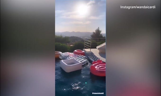 Icardi biondo in vacanza con Neymar