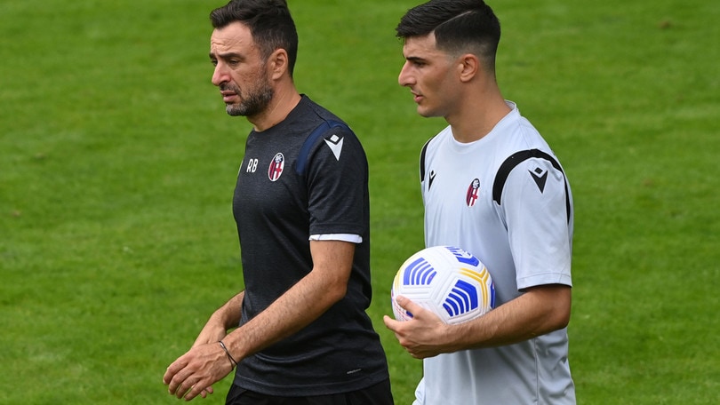 Bologna, Orsolini e Tomiyasu in gruppo