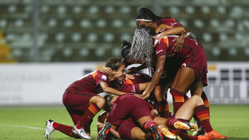 La Roma batte 2-0 la Pink Bari e centra il primo successo in questa Serie A