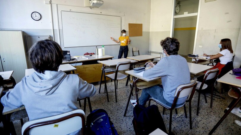 Mascherine e banchi distanziati, così si torna a scuola