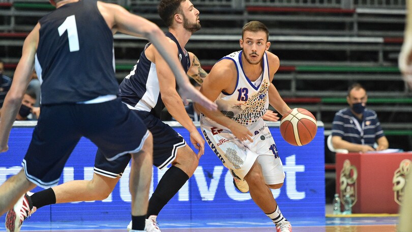 Supercoppa Italiana, la Virtus Roma crolla contro Sassari. Pesaro batte Brindisi