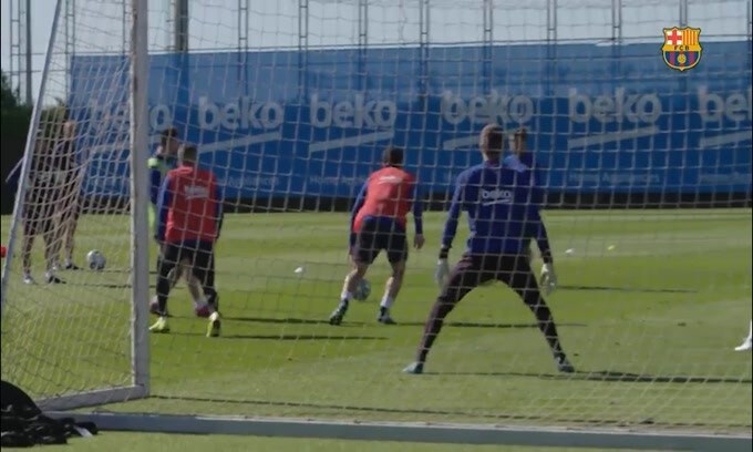 Barca, Suarez e Vidal si allenano a parte
