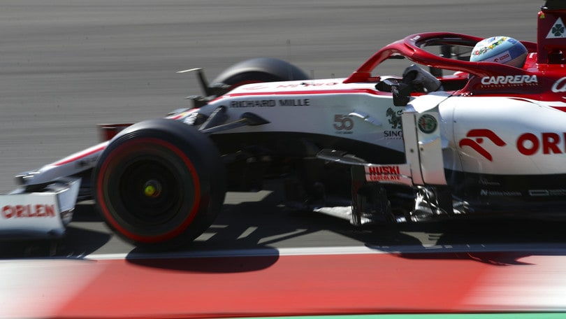 Gp Toscana, subito bandiera rossa: Vettel rompe l'ala, Verstappen si ritira
