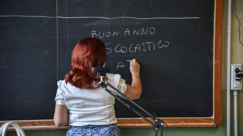 Primo giorno di scuola tra temperatura, lezioni in streaming e mascherine