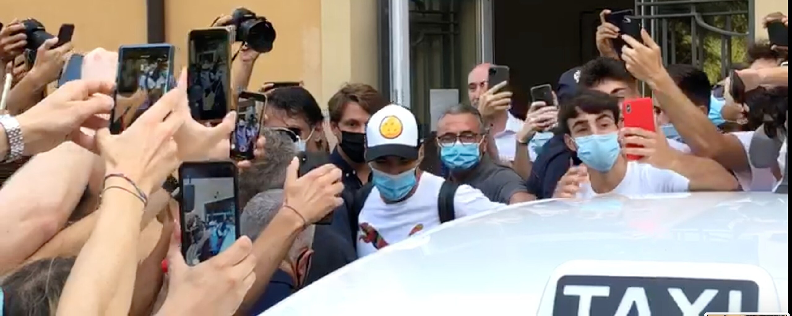 Suarez a Perugia, i tifosi gli chiedono di venire alla Juve