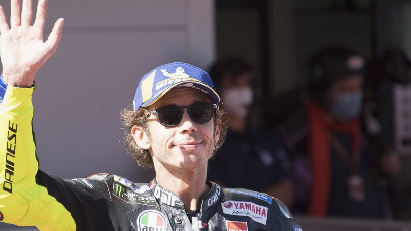 Gp Catalogna, caduta per Valentino Rossi! Niente podio per il Dottore