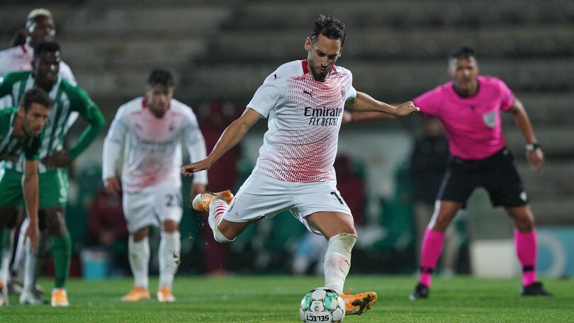 Il Milan si salva ai rigori: è in Europa League