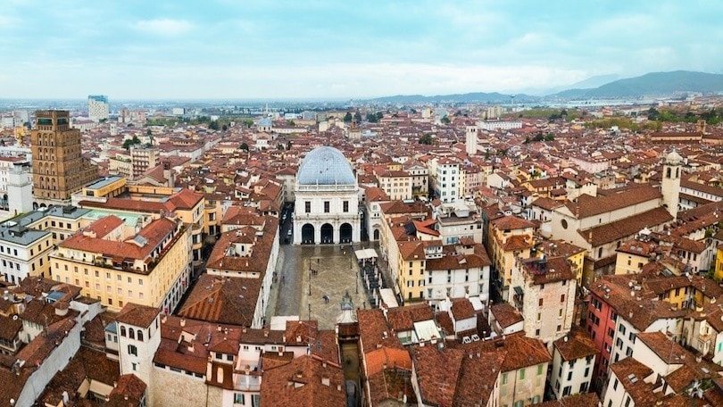 Il sindaco di Brescia chiude i parchi nel fine settimana, gli ospedali bresciani mandano pazienti a Cremona