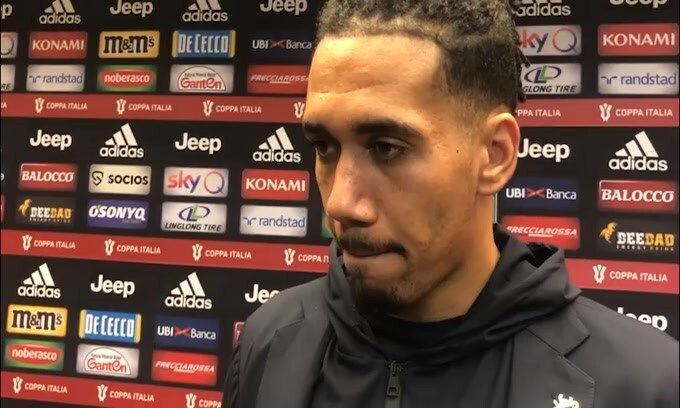 Roma, distorsione al ginocchio per Smalling