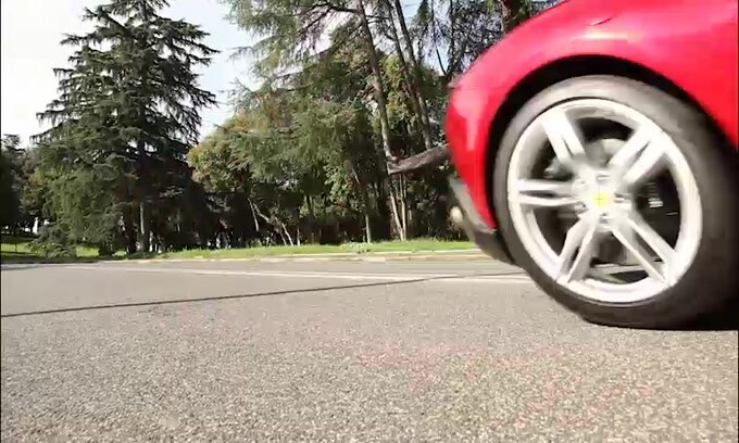 Prova Ferrari Roma: l'eleganza nella Capitale degli Anni 60 VIDEO
