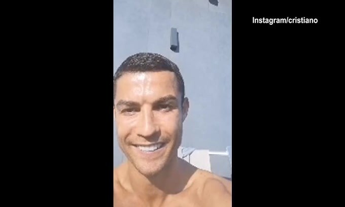 CR7 "mostra" Torino dalla sua abitazione