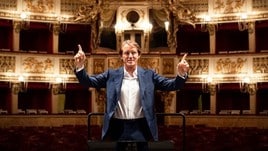 183105555 7d242203 dff4 47c1 a72e 277d50d3157c - Mancini in visita al San Carlo: posa sul podio come un direttore d'orchestra 183105555 7d242203 dff4 47c1 a72e 277d50d3157c - Mancini in visita al San Carlo: posa sul podio come un direttore d'orchestra