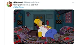 Milan-Roma, Giacomelli concede due rigori dubbi: i social si scatenano